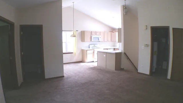 $2,500 | 1934 Heron Avenue, Unit D, Schaumburg, IL 60193