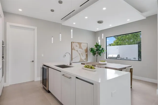 $3,750,000 | 2015 Northeast 4th Avenue, Wilton Manors, FL 33305