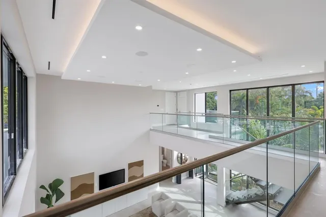 $3,750,000 | 2015 Northeast 4th Avenue, Wilton Manors, FL 33305