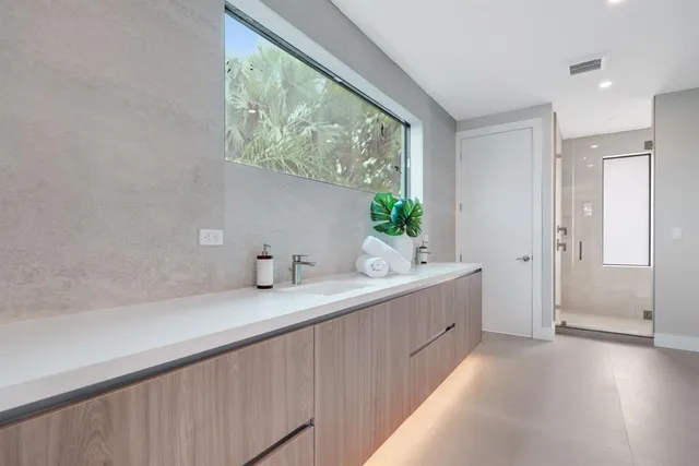 $3,750,000 | 2015 Northeast 4th Avenue, Wilton Manors, FL 33305