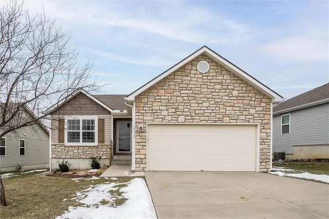 $272,500 | 14312 Overhill Avenue, Grandview, MO 64030