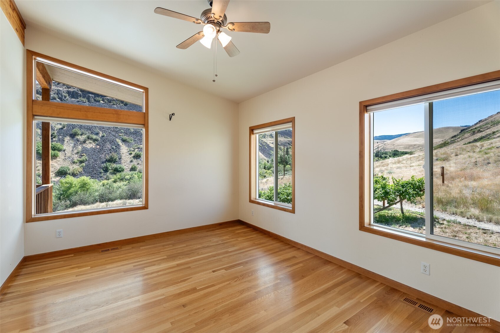 7400 Colockum Road Malaga, WA 98828 - Photo 17 of 37