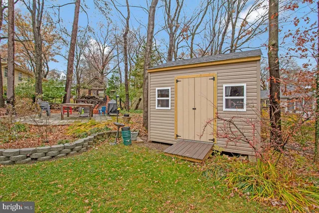 a view of a yard with plants and trees