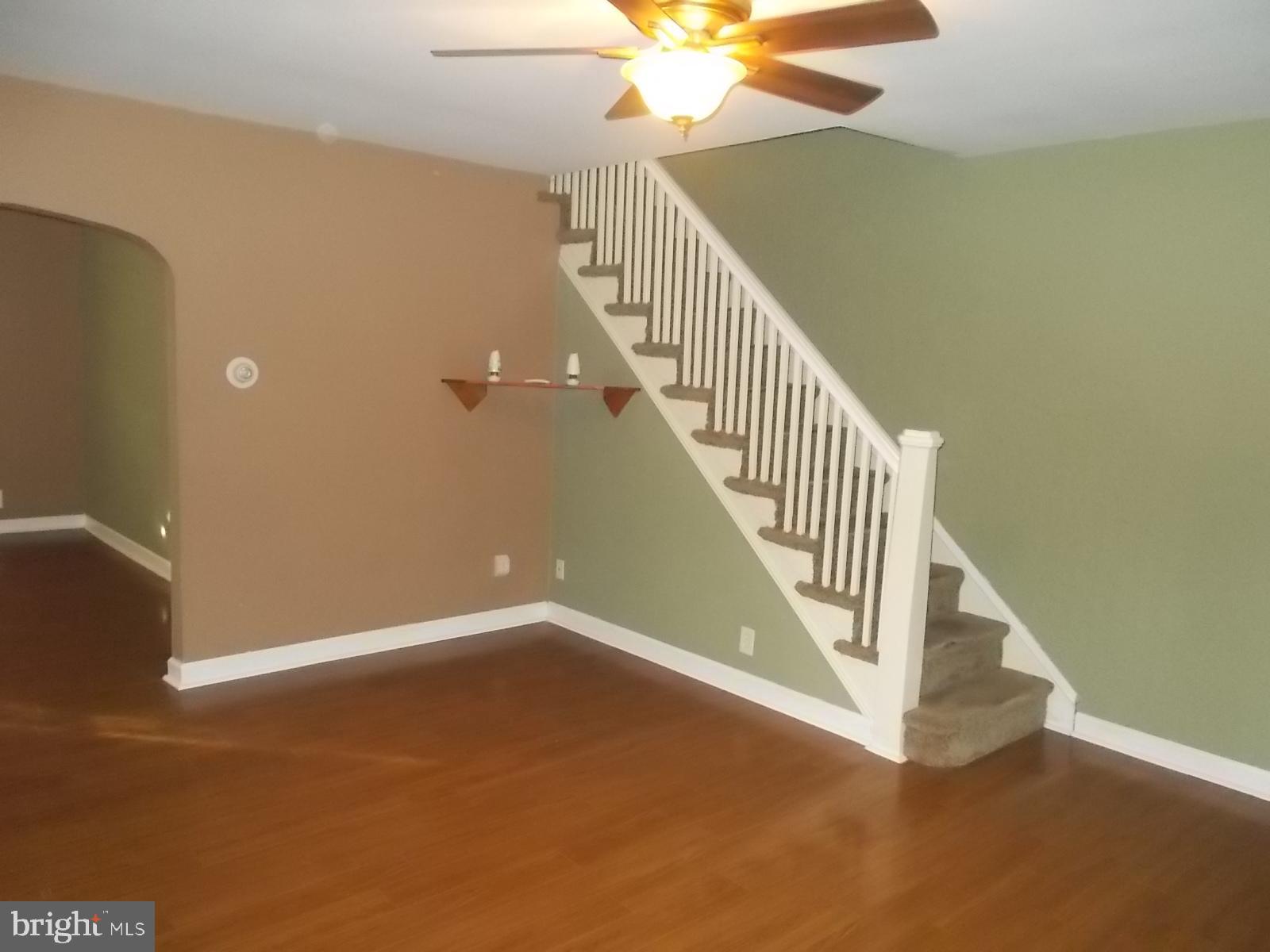 230 Barrington Road Upper Darby, PA 19082 - Photo 4 of 17 Living Room