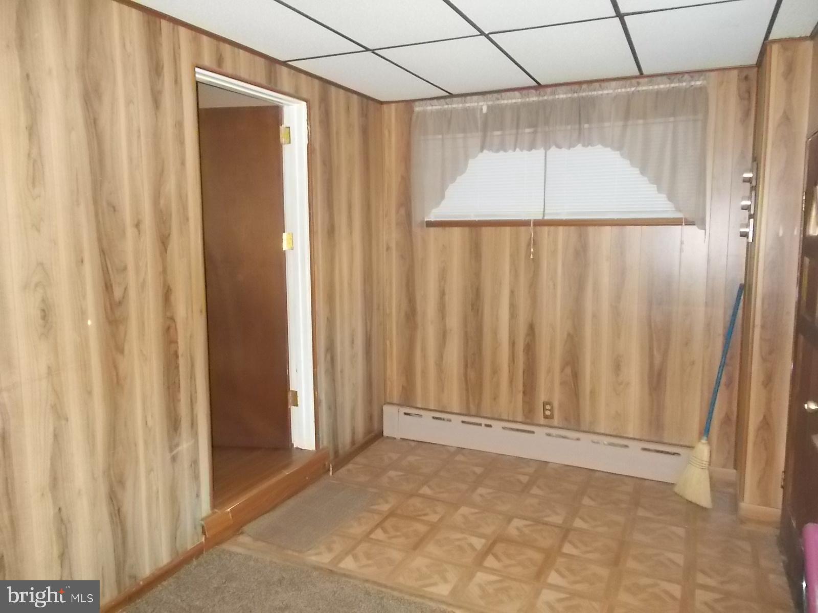 230 Barrington Road Upper Darby, PA 19082 - Photo 8 of 17 Heated porch