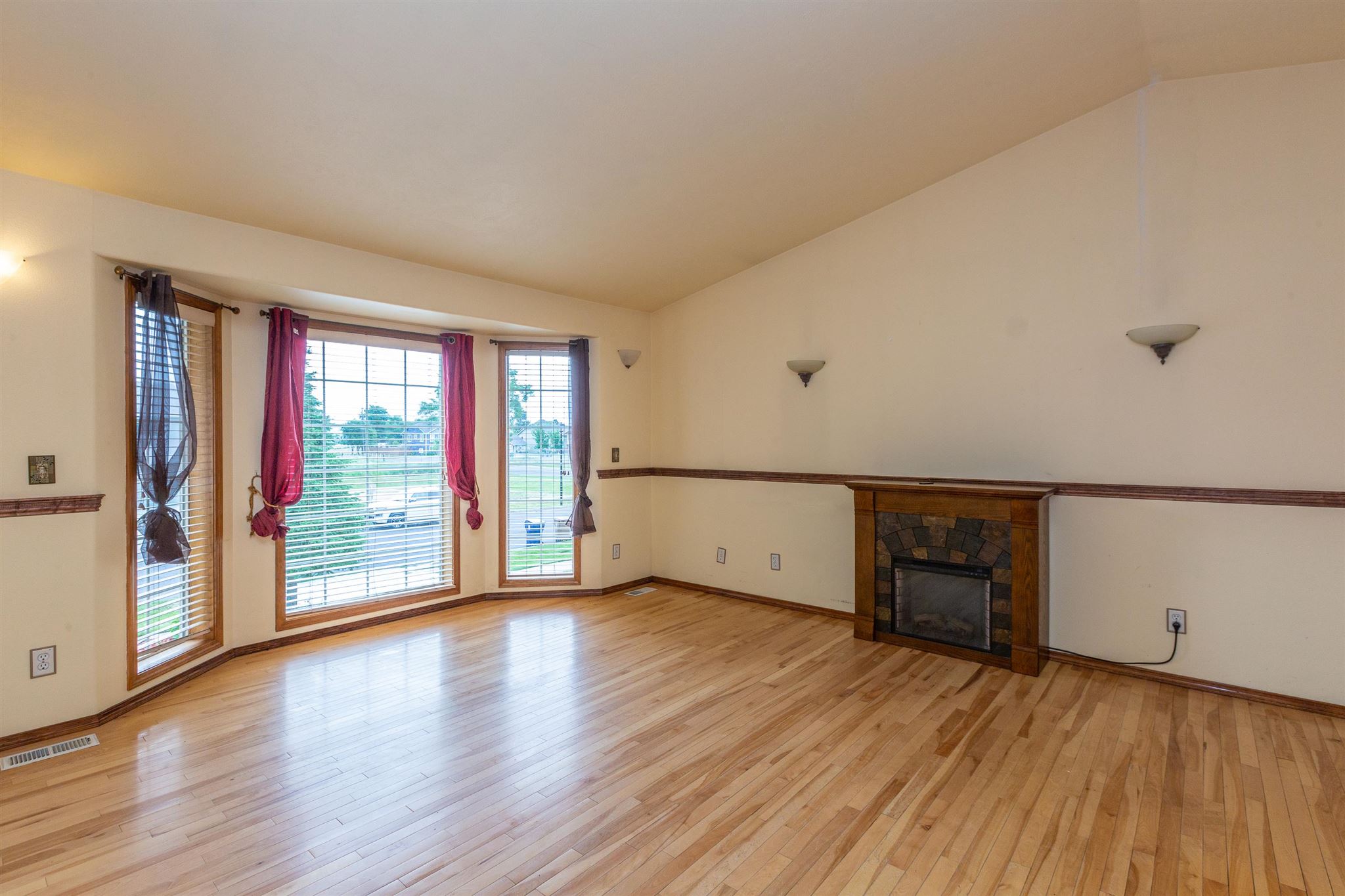 8707 North Maple Street Spokane, WA 99208 - Photo 4 of 20 Gallery Image 4