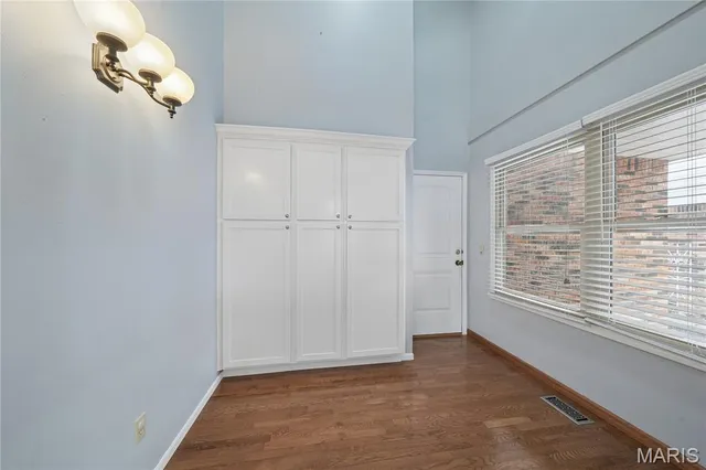 $244,900 | 13721 La Conte Court, St. Louis, MO 63128