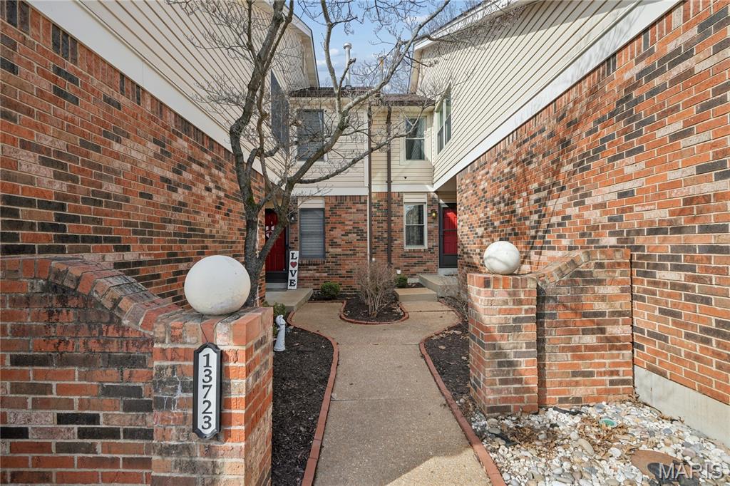 13721 La Conte Court St. Louis, MO 63128 - Photo 3 of 35