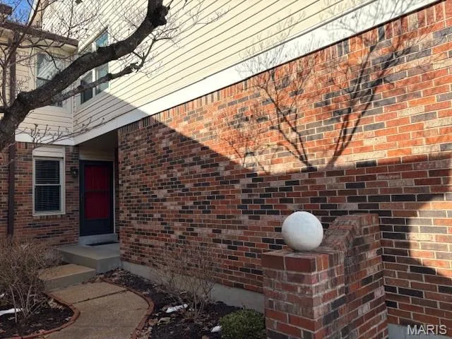 $244,900 | 13721 La Conte Court, St. Louis, MO 63128