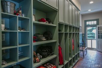 320 North Mosley Road Creve Coeur, MO 63141 - Photo 23 of 41 Gallery Image 23