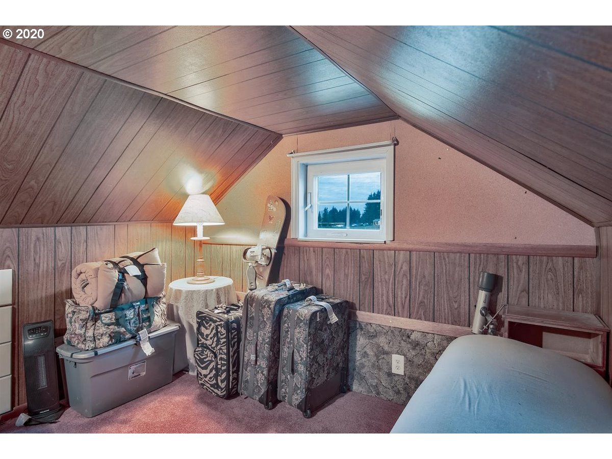 37161 Southeast Trubel Road Sandy, OR 97055 - Photo 22 of 27 a view of a livingroom with furniture and window