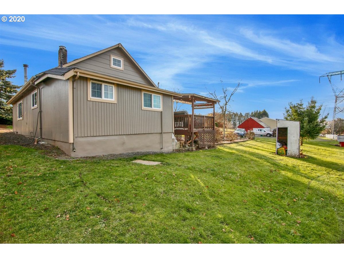 37161 Southeast Trubel Road Sandy, OR 97055 - Photo 5 of 27 a front view of a house with garden
