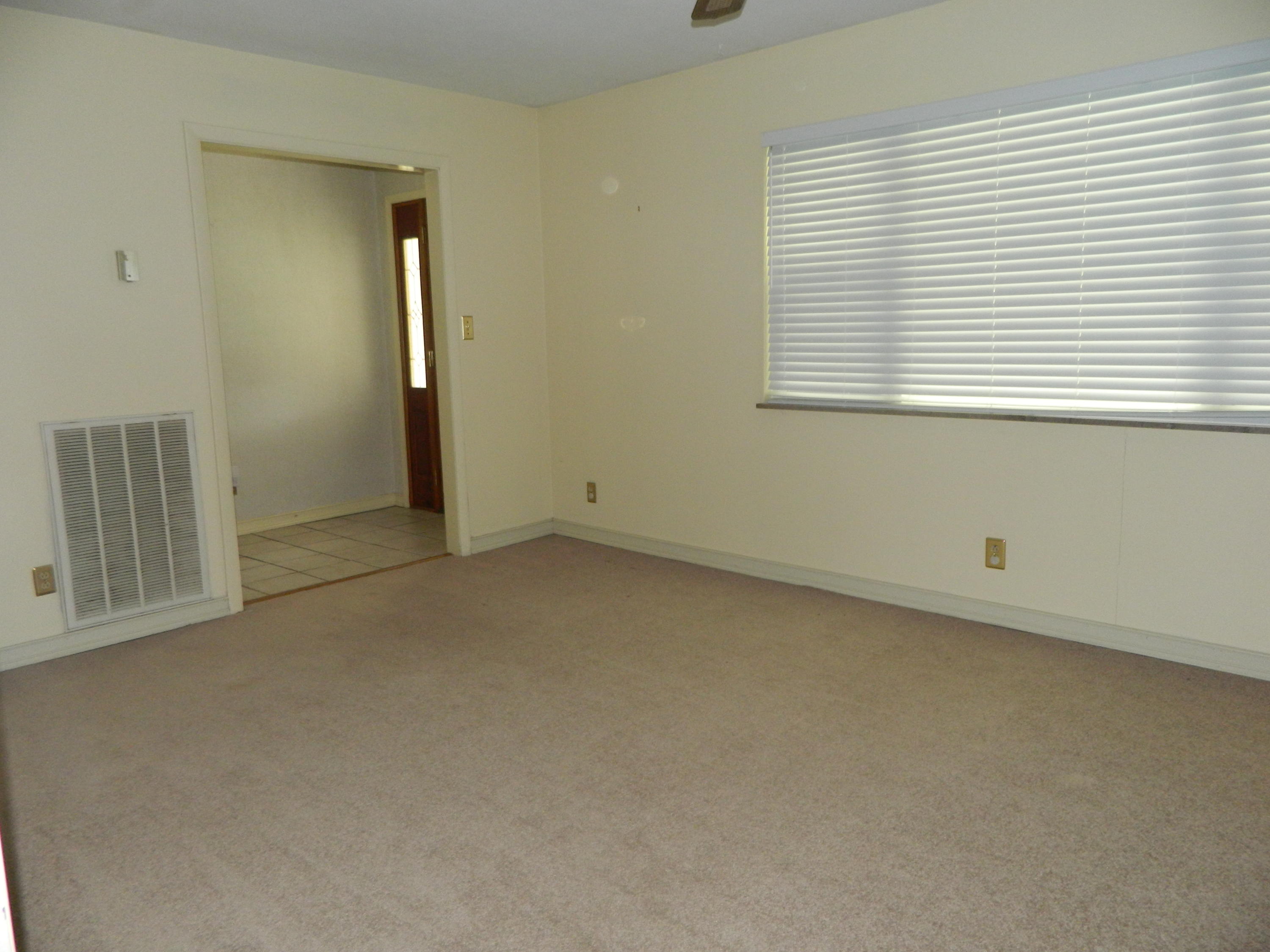 104 Newridge Road Oak Ridge, TN 37830 - Photo 4 of 27 DSCN0685