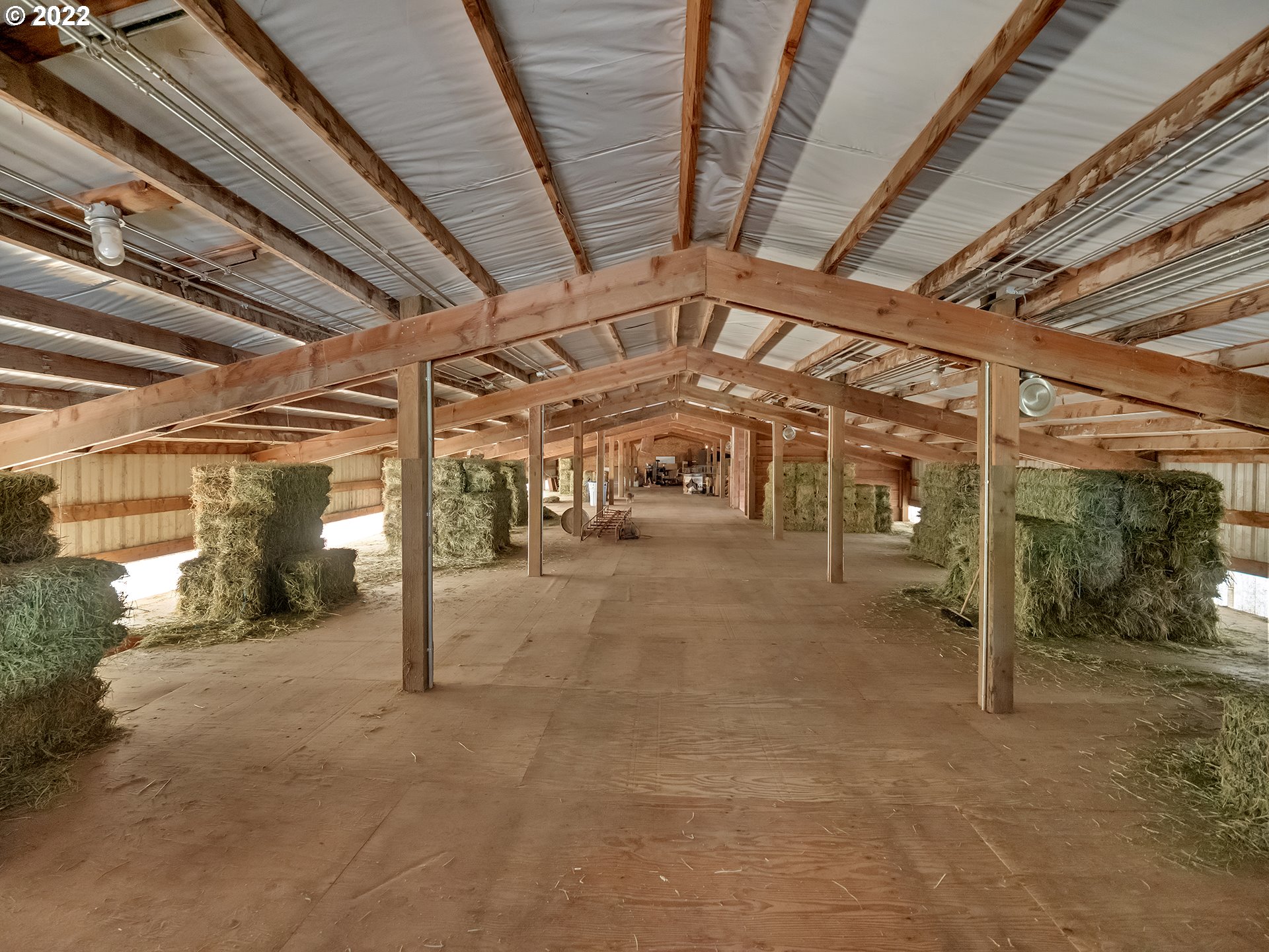8730 Southwest River Road Hillsboro, OR 97123 - Photo 6 of 32 a view of a garage