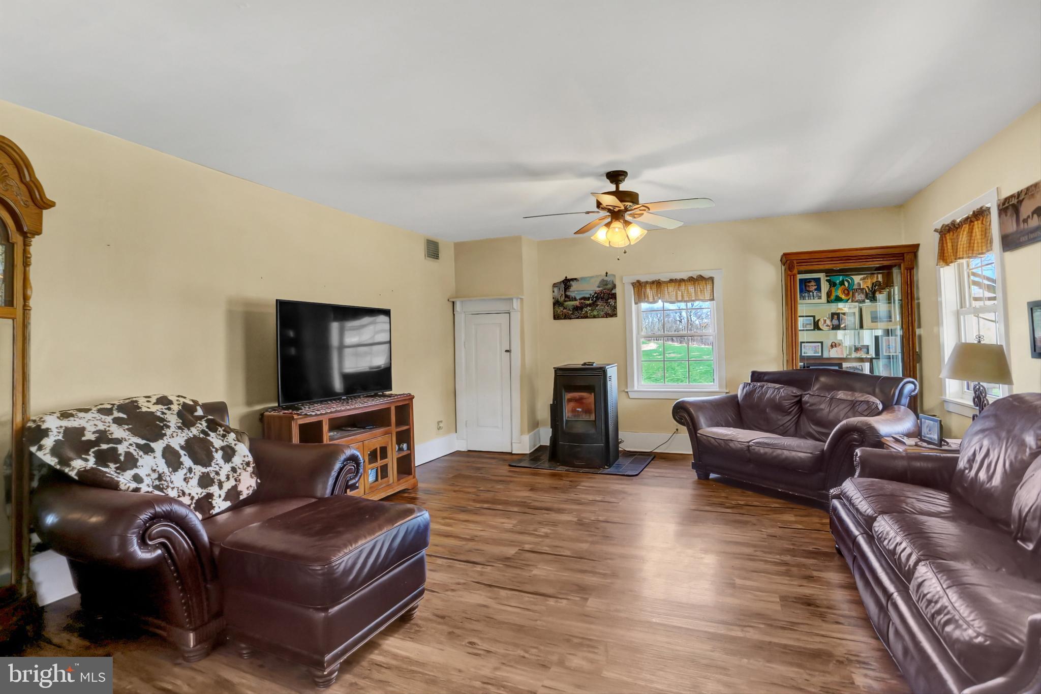 17308 Path Valley Road Spring Run, PA 17262 - Photo 3 of 52 Living room