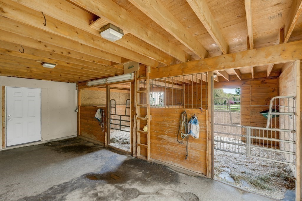 3 Longmeadow Way Hamilton, MA 01982 - Photo 34 of 41 a view of an empty room