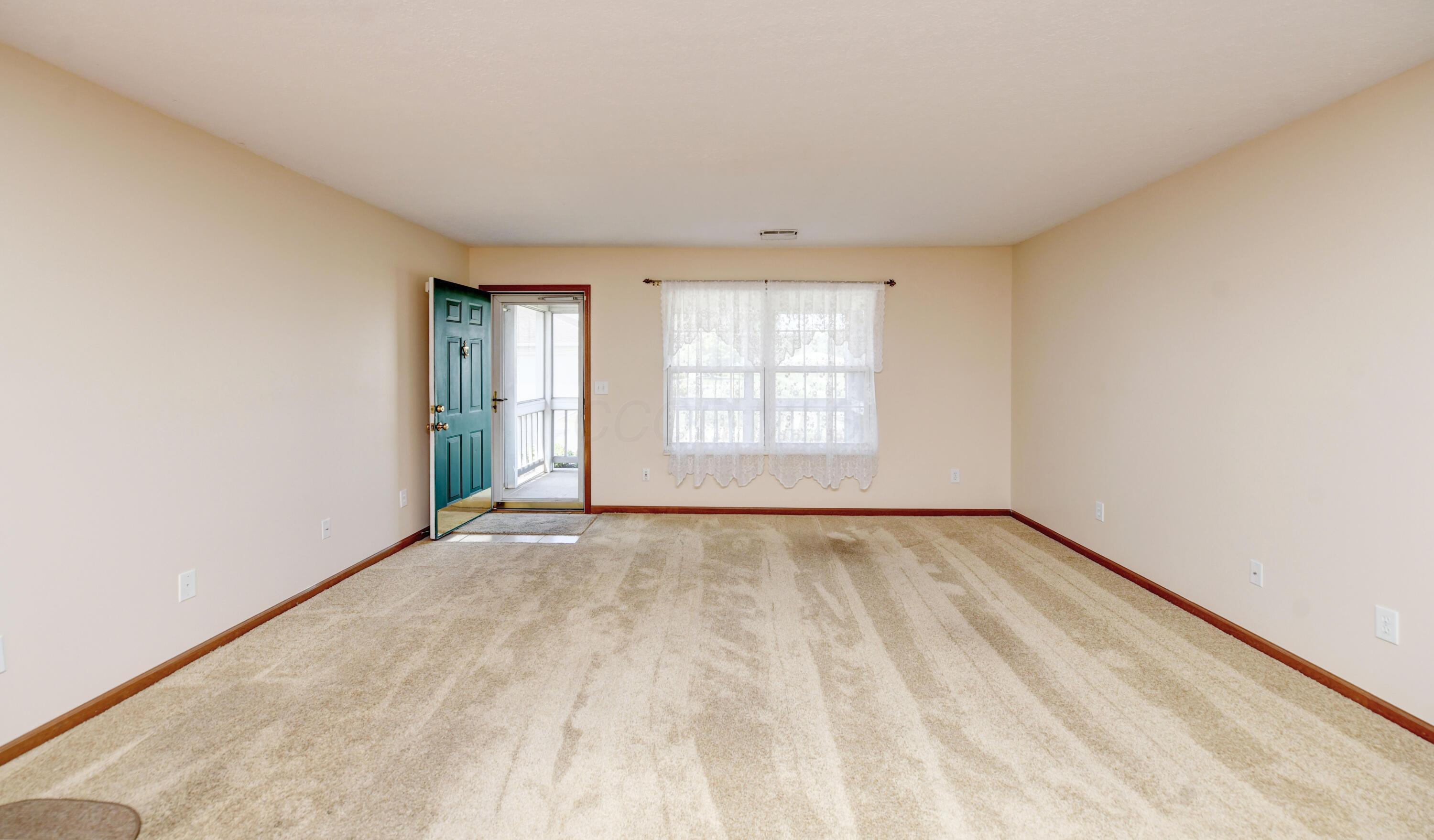 279 Goose Pond Road, Unit D Newark, OH 43055 - Photo 6 of 32 Living Space (2)