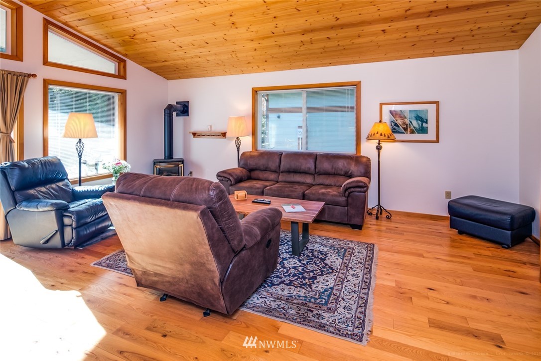 11102 Welcome Road Deming, WA 98244 - Photo 5 of 24 Gallery Image 5