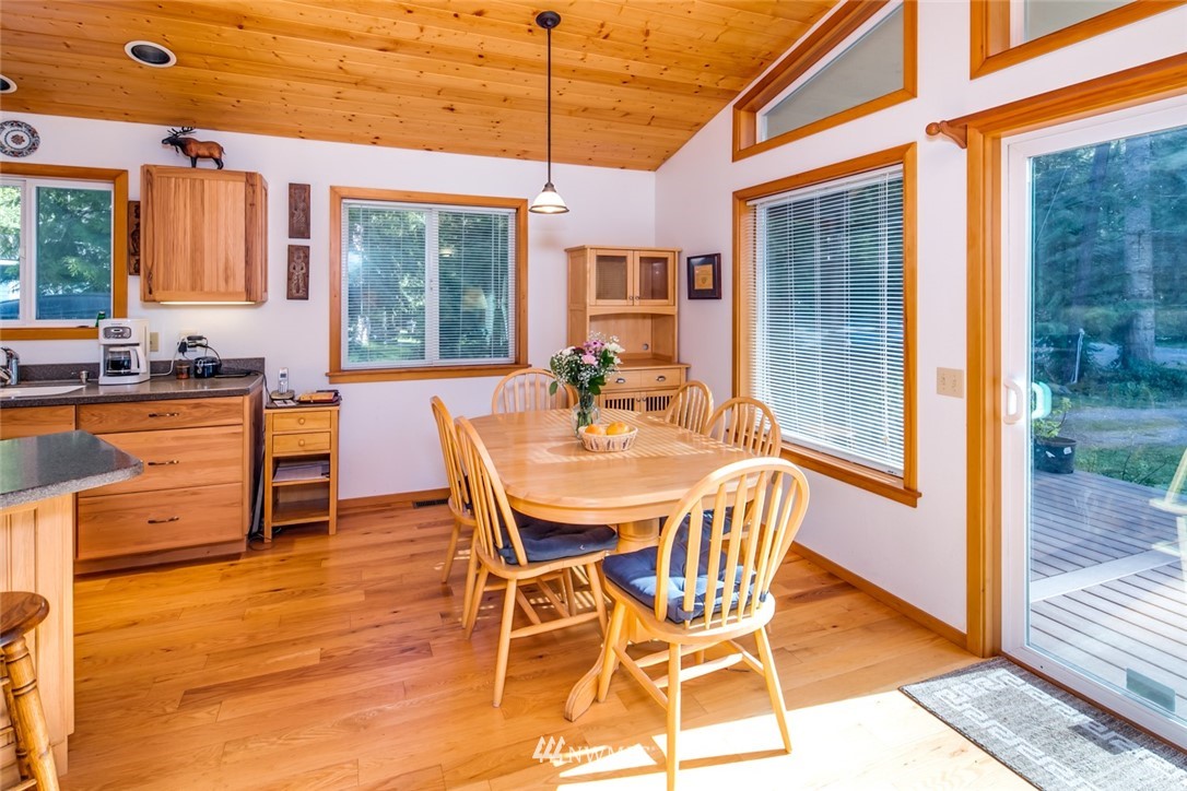 11102 Welcome Road Deming, WA 98244 - Photo 6 of 24 Gallery Image 6