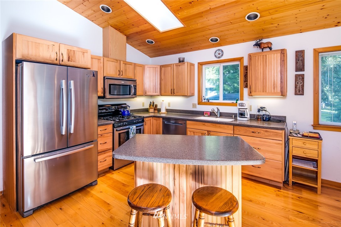 11102 Welcome Road Deming, WA 98244 - Photo 7 of 24 Gallery Image 7