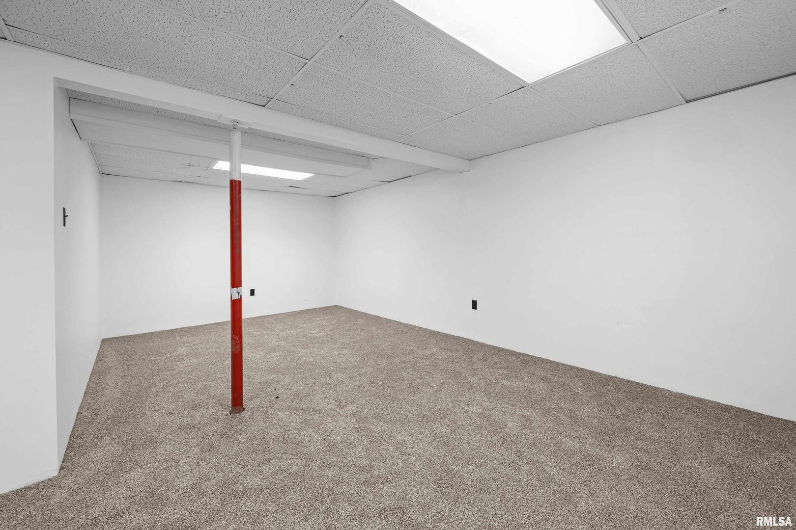 617 6th Street Camanche, IA 52730 - Photo 19 of 25 a view of a room