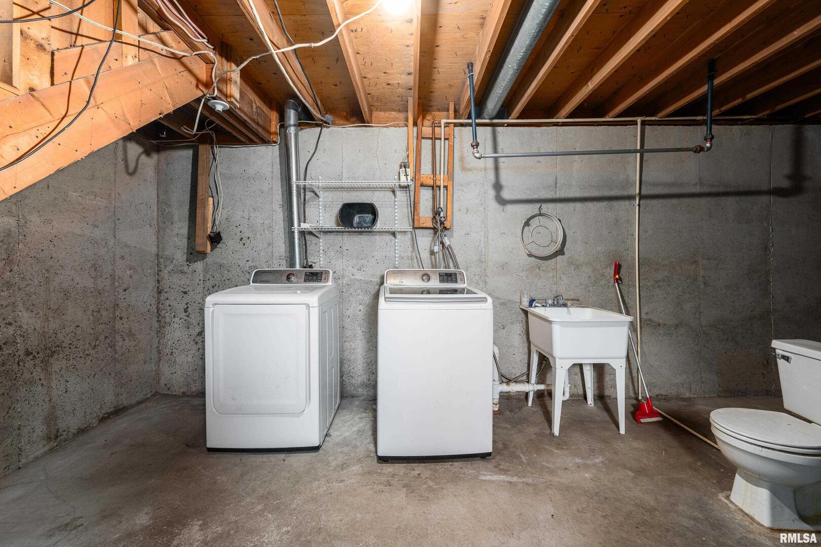 617 6th Street Camanche, IA 52730 - Photo 21 of 25 a utility room with dryer and washer