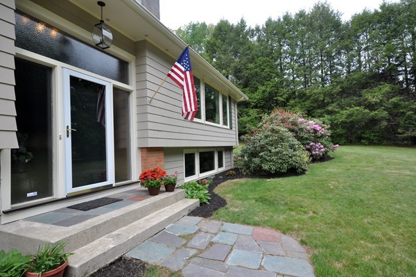 26 Deerhaven Road Lincoln, MA 01773 - Photo 1 of 22