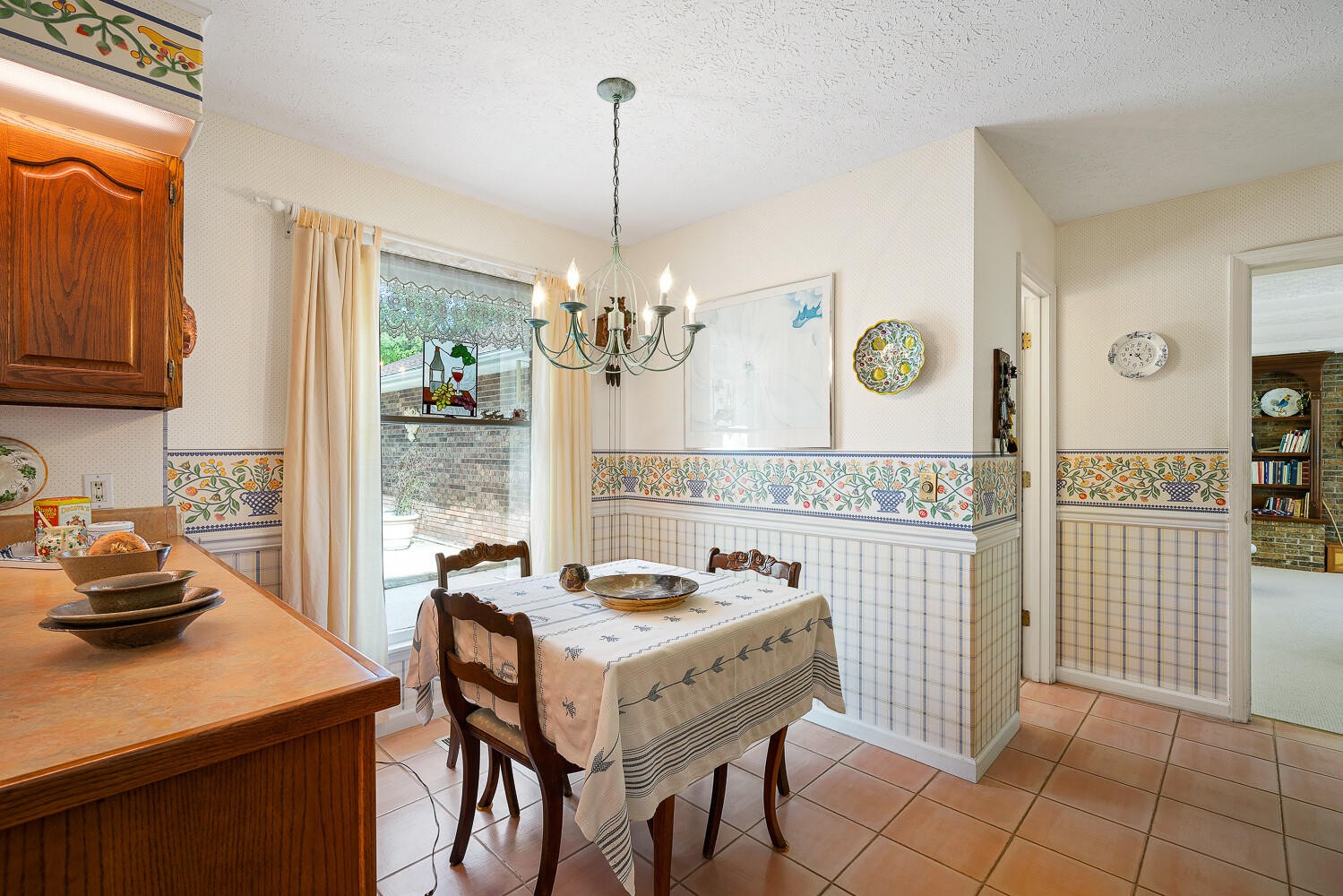 341 Roma Drive Crossville, TN 38555 - Photo 13 of 33 a view of a kitchen area with furniture and chandelier