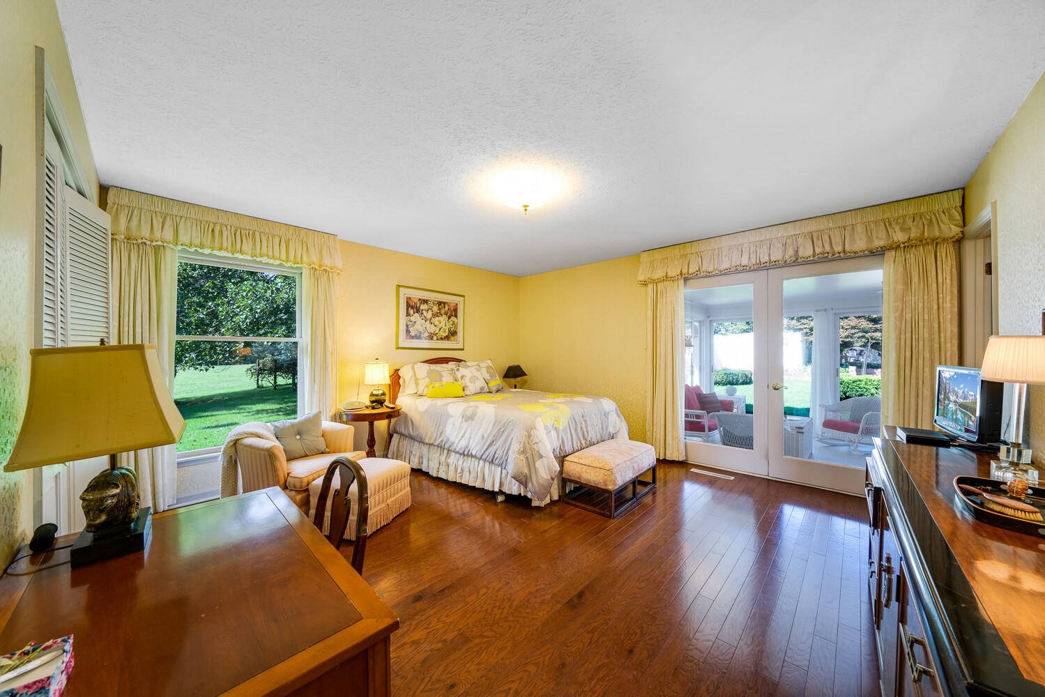 341 Roma Drive Crossville, TN 38555 - Photo 25 of 33 a bed room with furniture and a large window
