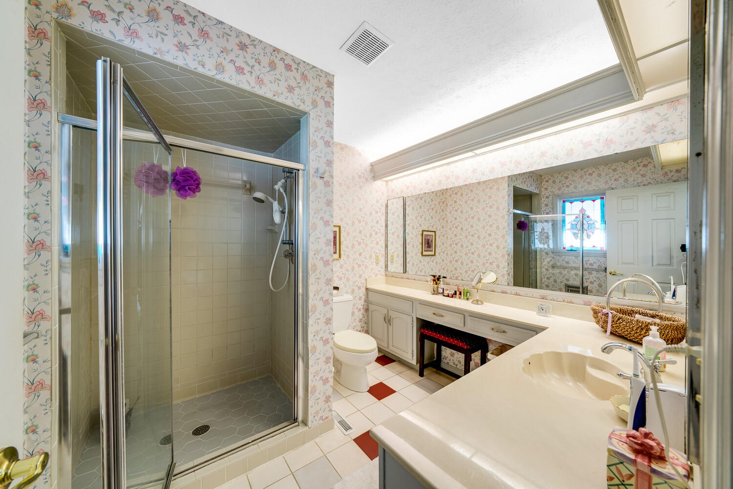 341 Roma Drive Crossville, TN 38555 - Photo 27 of 33 a room with a walk in closet and mirror