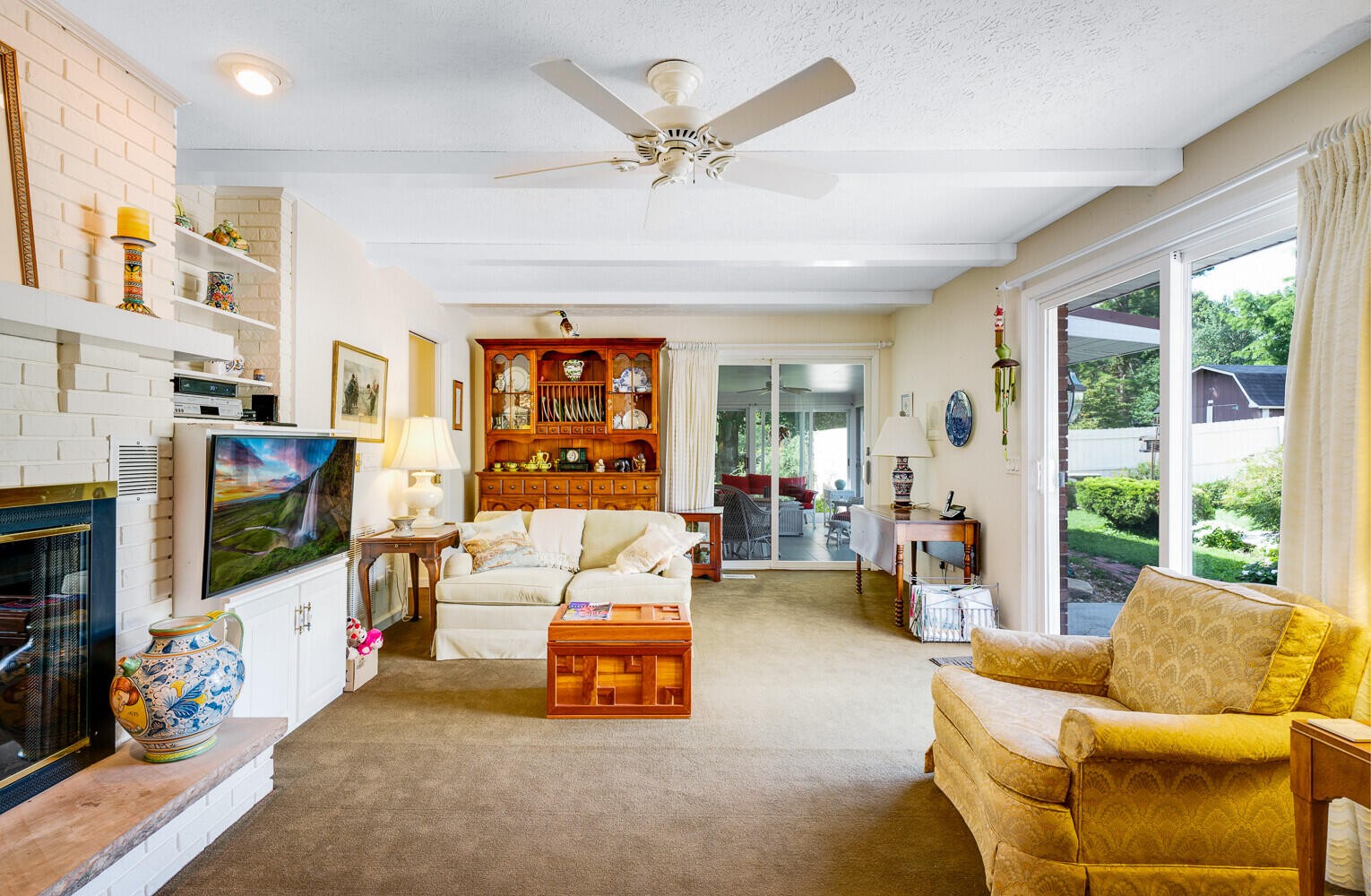 341 Roma Drive Crossville, TN 38555 - Photo 29 of 33 a living room with furniture flat screen tv and a fireplace