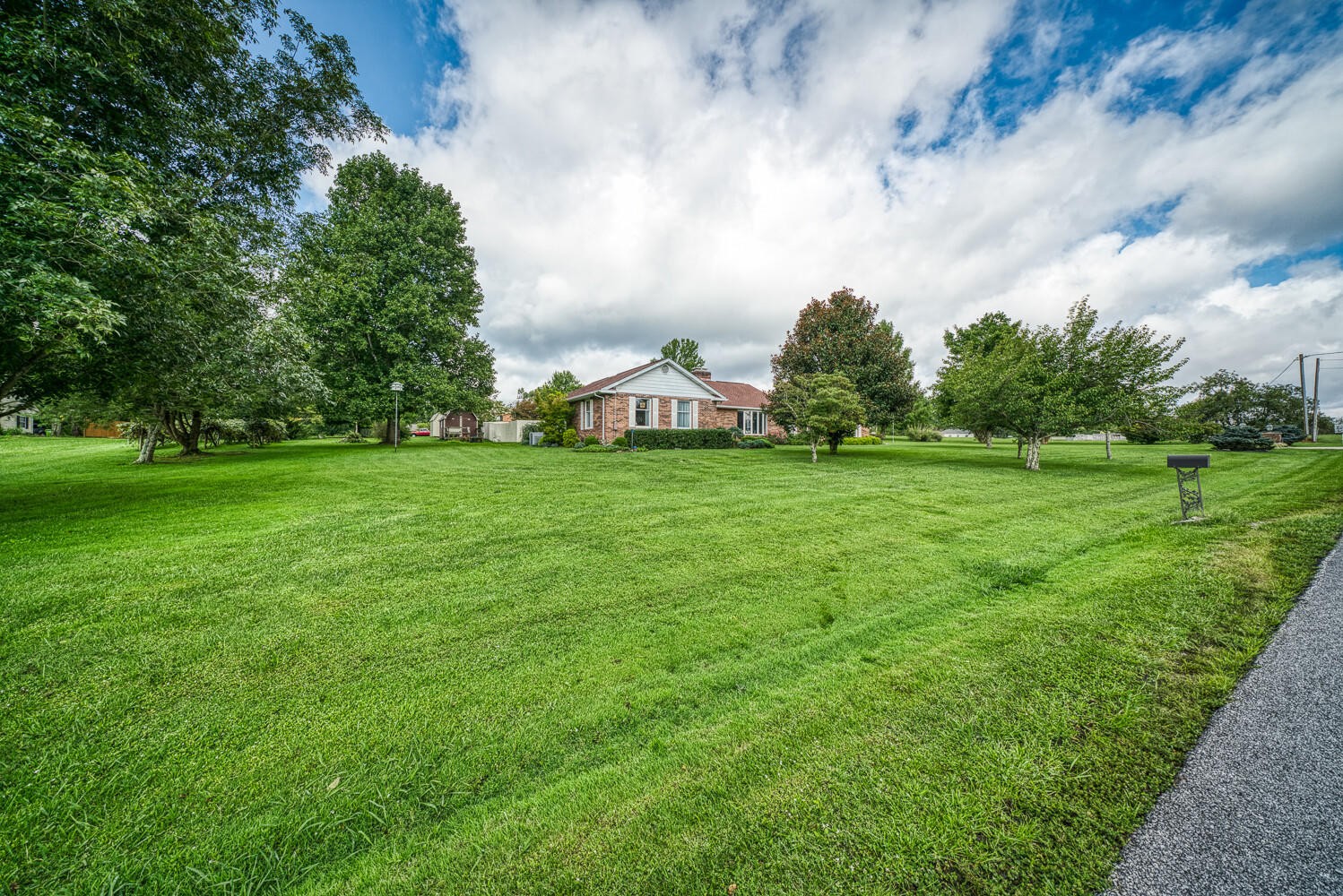 341 Roma Drive Crossville, TN 38555 - Photo 5 of 33 a backyard of a house with lots of green space