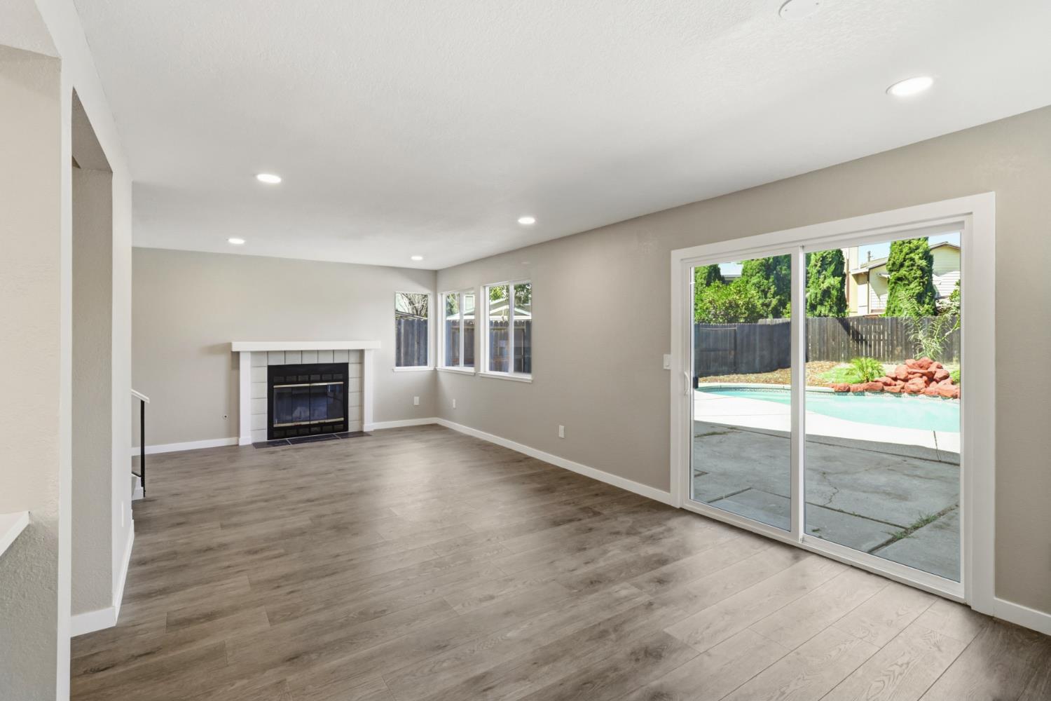 7521 Delta Pointe Way Sacramento, CA 95823 - Photo 6 of 48