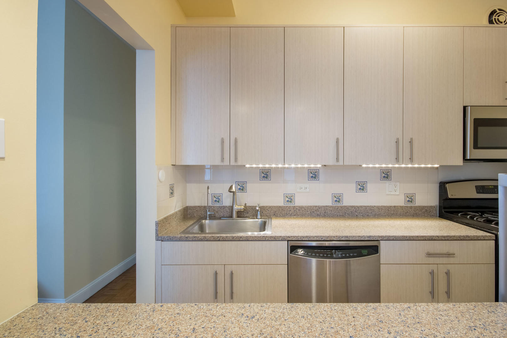 549 West Belden Avenue, Unit 3FE Chicago, IL 60614 - Photo 7 of 18
