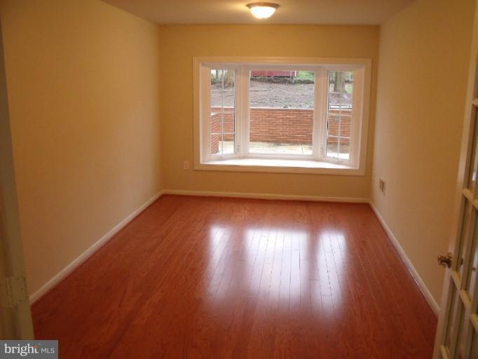 1016 Chiswell Lane Silver Spring, MD 20901 - Photo 2 of 30 Living Room