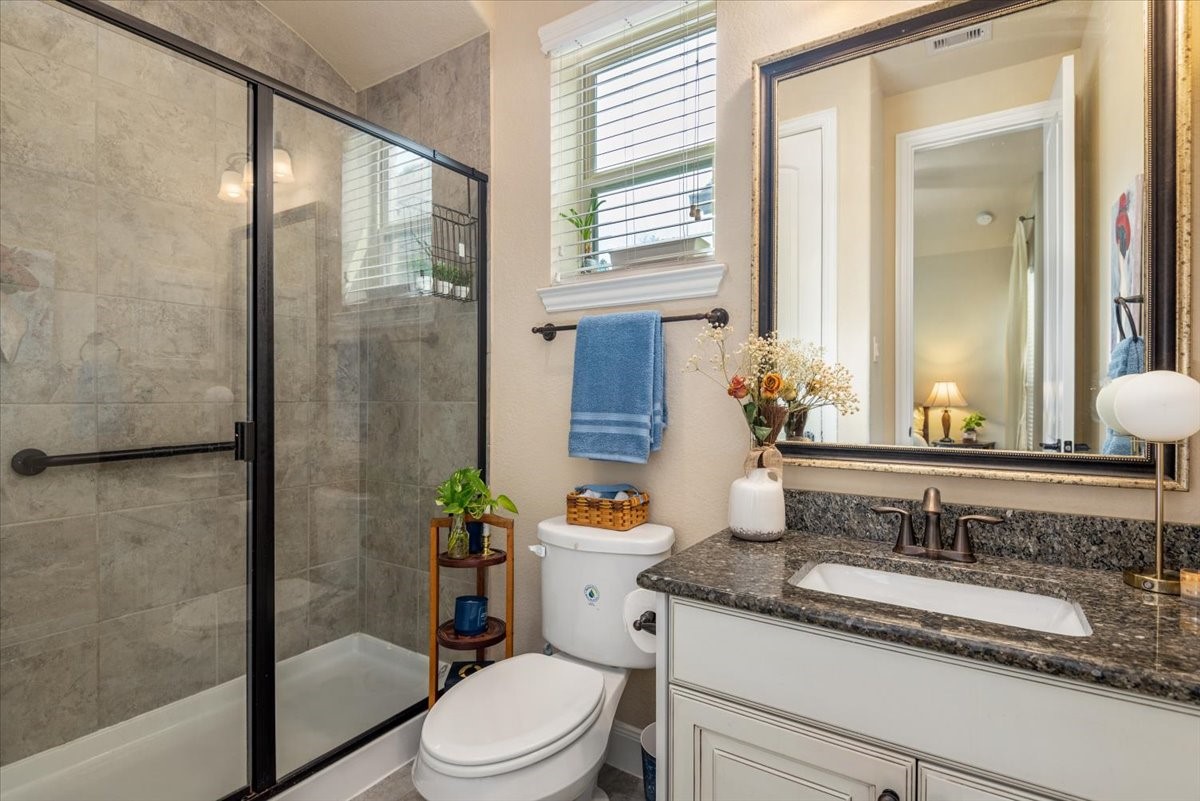 3771 Pinebrook Hollow Lane Spring, TX 77386 - Photo 28 of 50 En Suite Bathroom to Second Bedroom