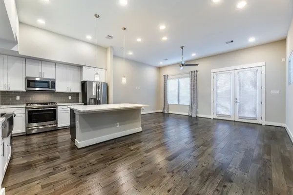 $2,695 | 806 Thornton Road, Unit B, Houston, TX 77018