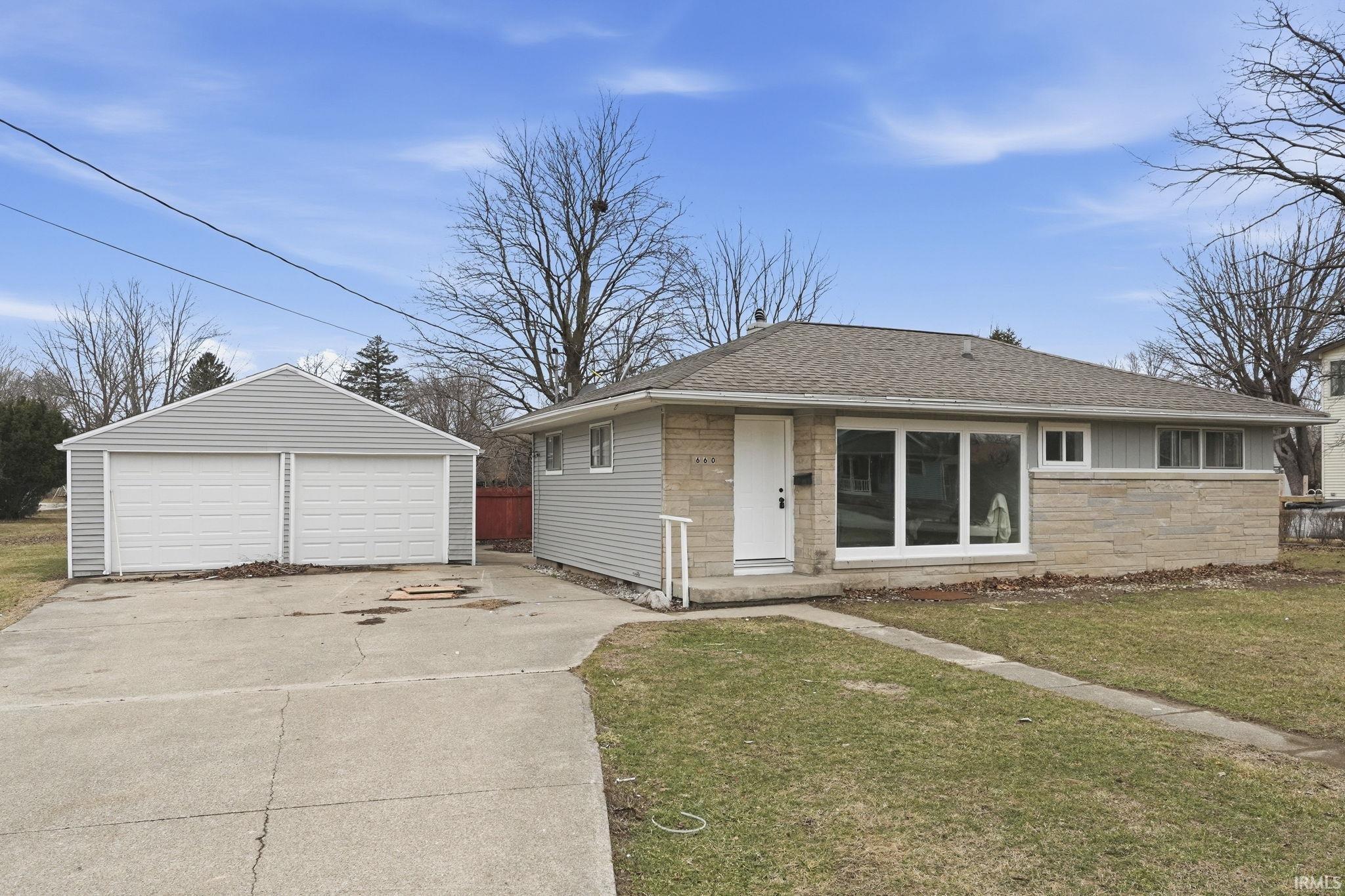 660 Clark Street Huntington, IN 46750 - Photo 2 of 31