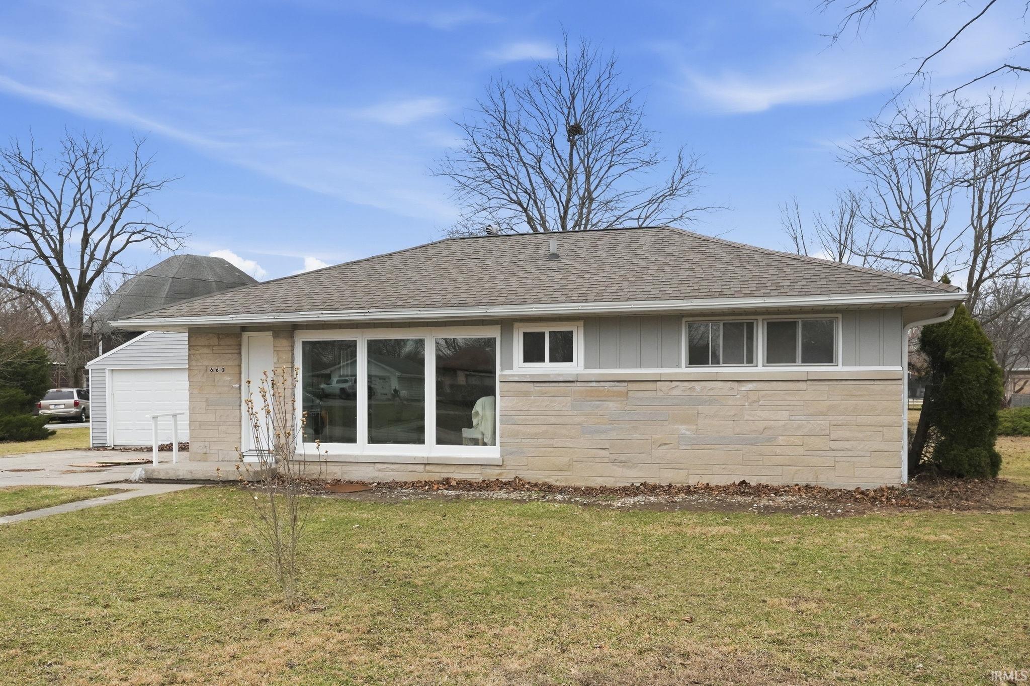 660 Clark Street Huntington, IN 46750 - Photo 3 of 31