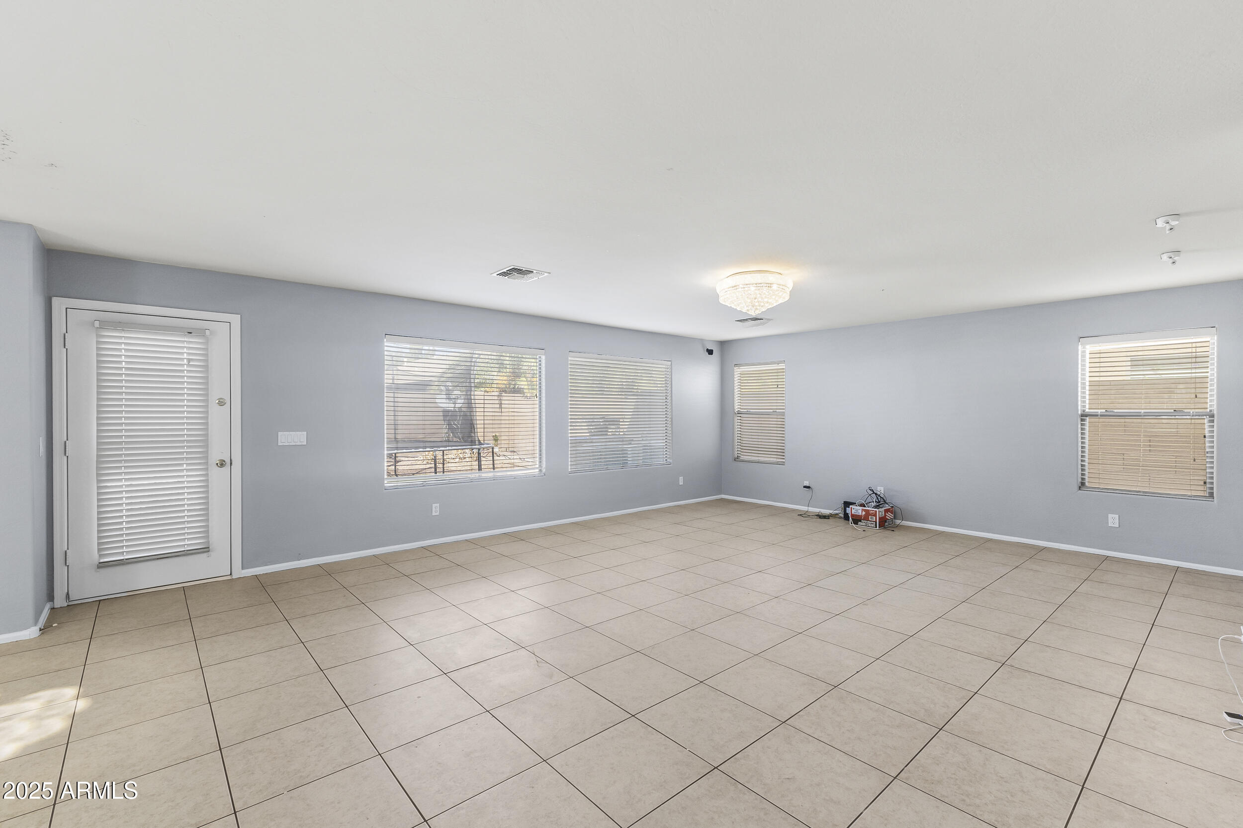 44824 West Applegate Road Maricopa, AZ 85139 - Photo 14 of 46 Living room