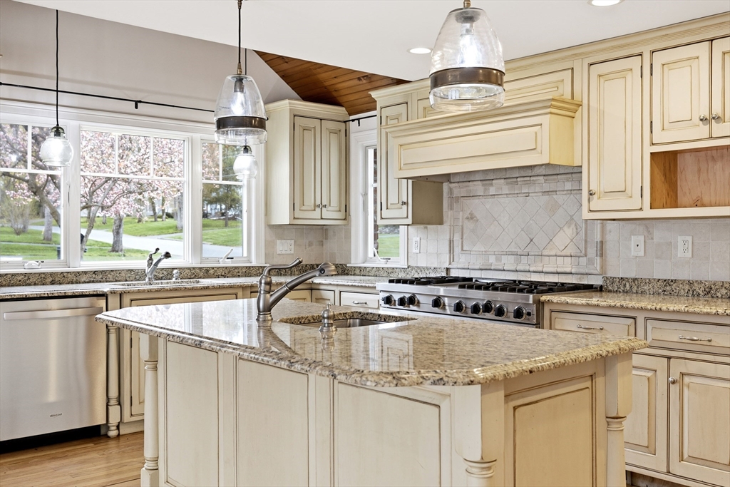 7 Brewster Road West Springfield, MA 01089 - Photo 17 of 41