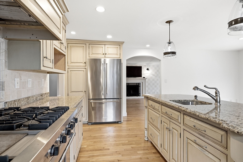 7 Brewster Road West Springfield, MA 01089 - Photo 20 of 41