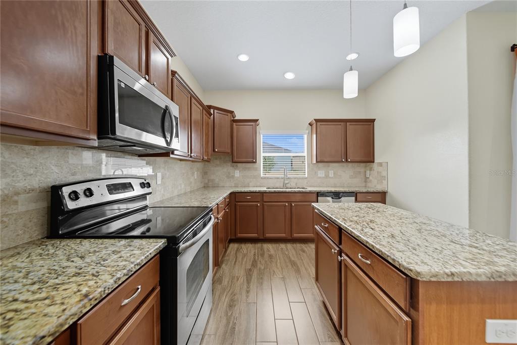 1806 Oak Pond Street Ruskin, FL 33570 - Photo 14 of 47