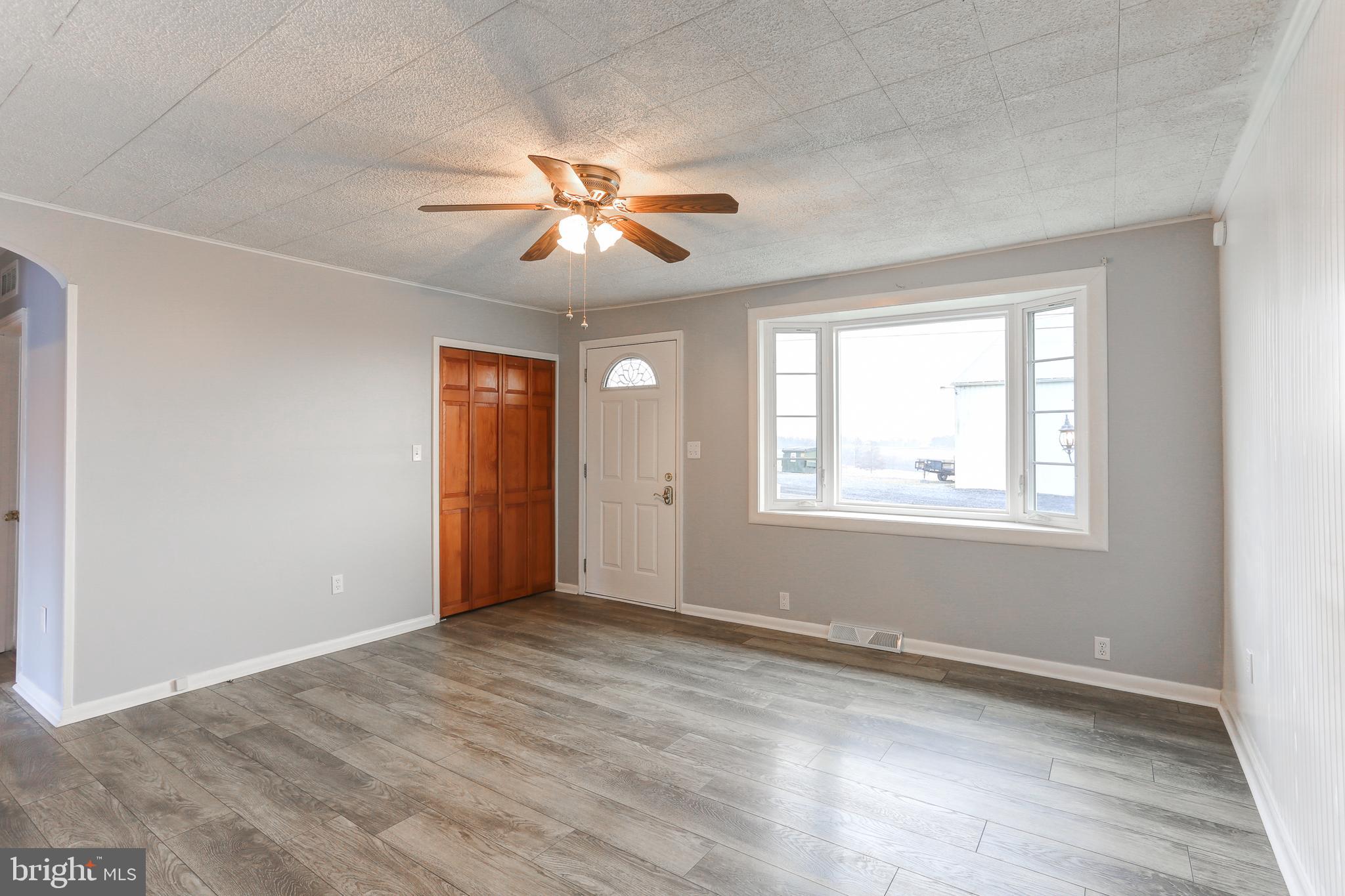 139 West Ridge Road Elizabethtown, PA 17022 - Photo 3 of 25 Living room
