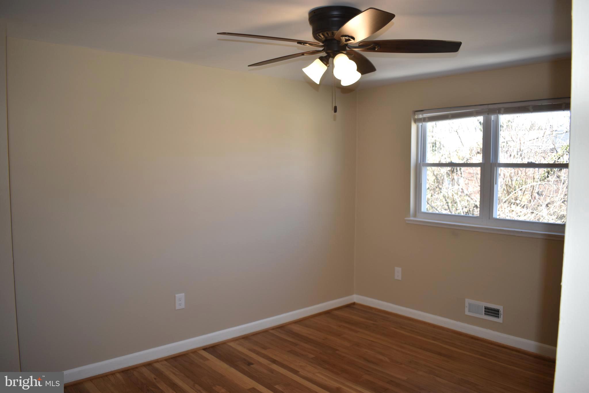 622 Markham Road Baltimore, MD 21229 - Photo 12 of 34 Bedroom 1