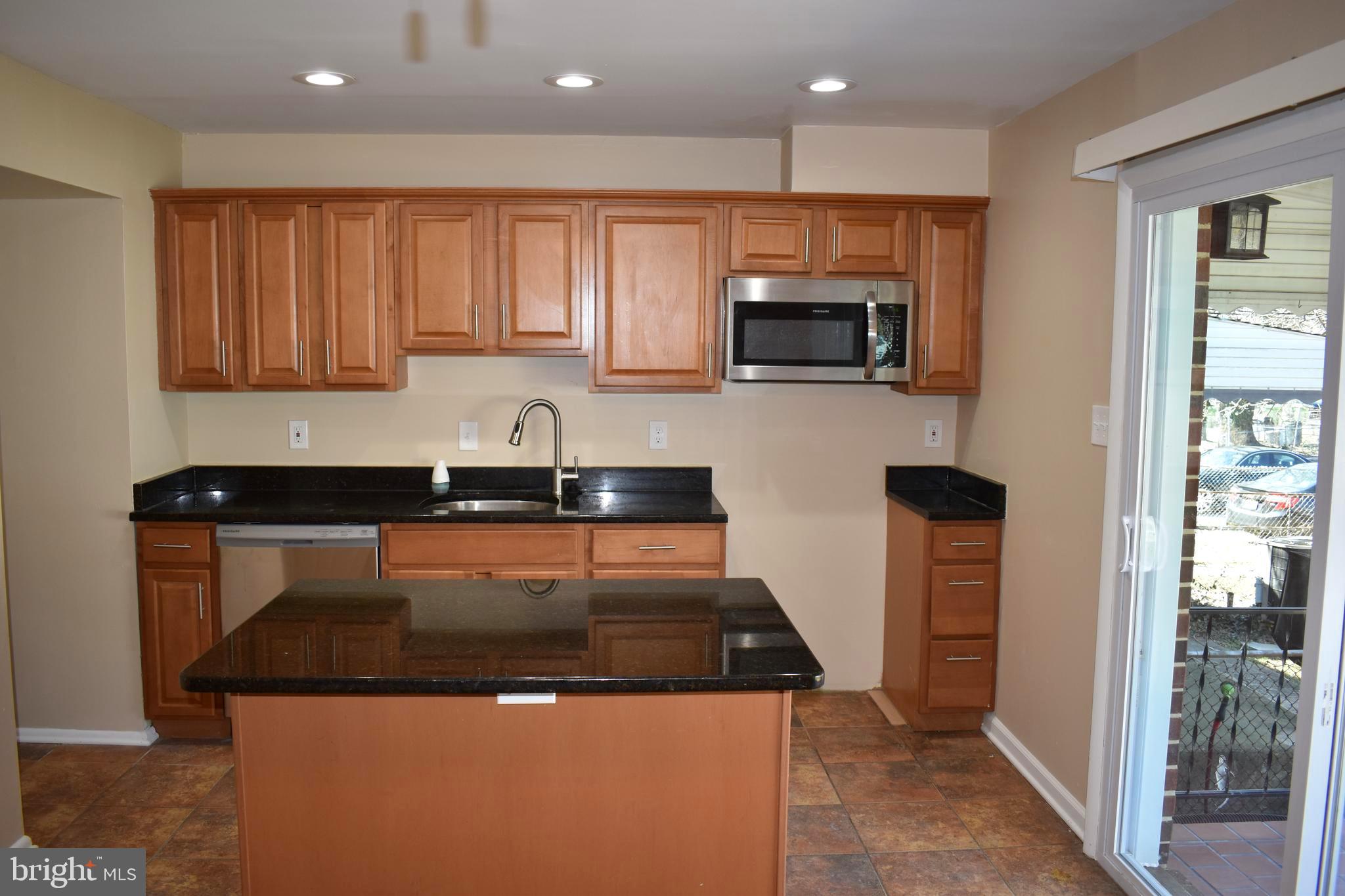 622 Markham Road Baltimore, MD 21229 - Photo 3 of 34 New SS Appliances To Be Installed