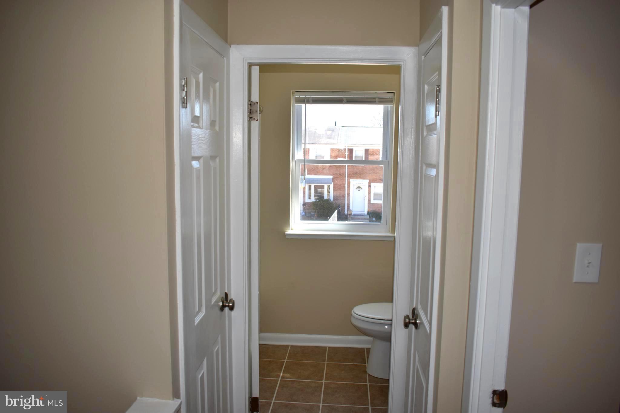 622 Markham Road Baltimore, MD 21229 - Photo 22 of 34 Main Bath