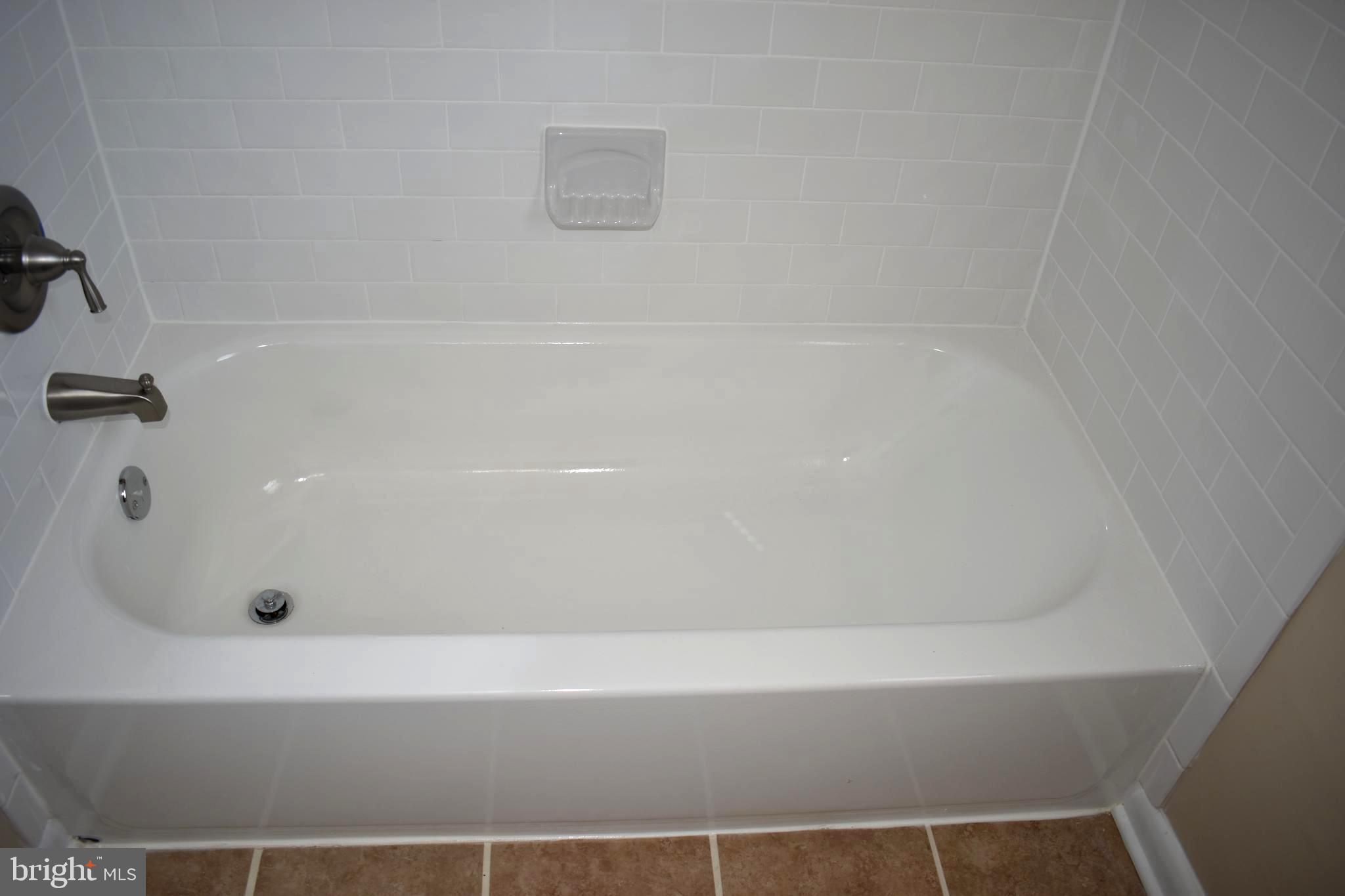 622 Markham Road Baltimore, MD 21229 - Photo 25 of 34 Bright New Tub