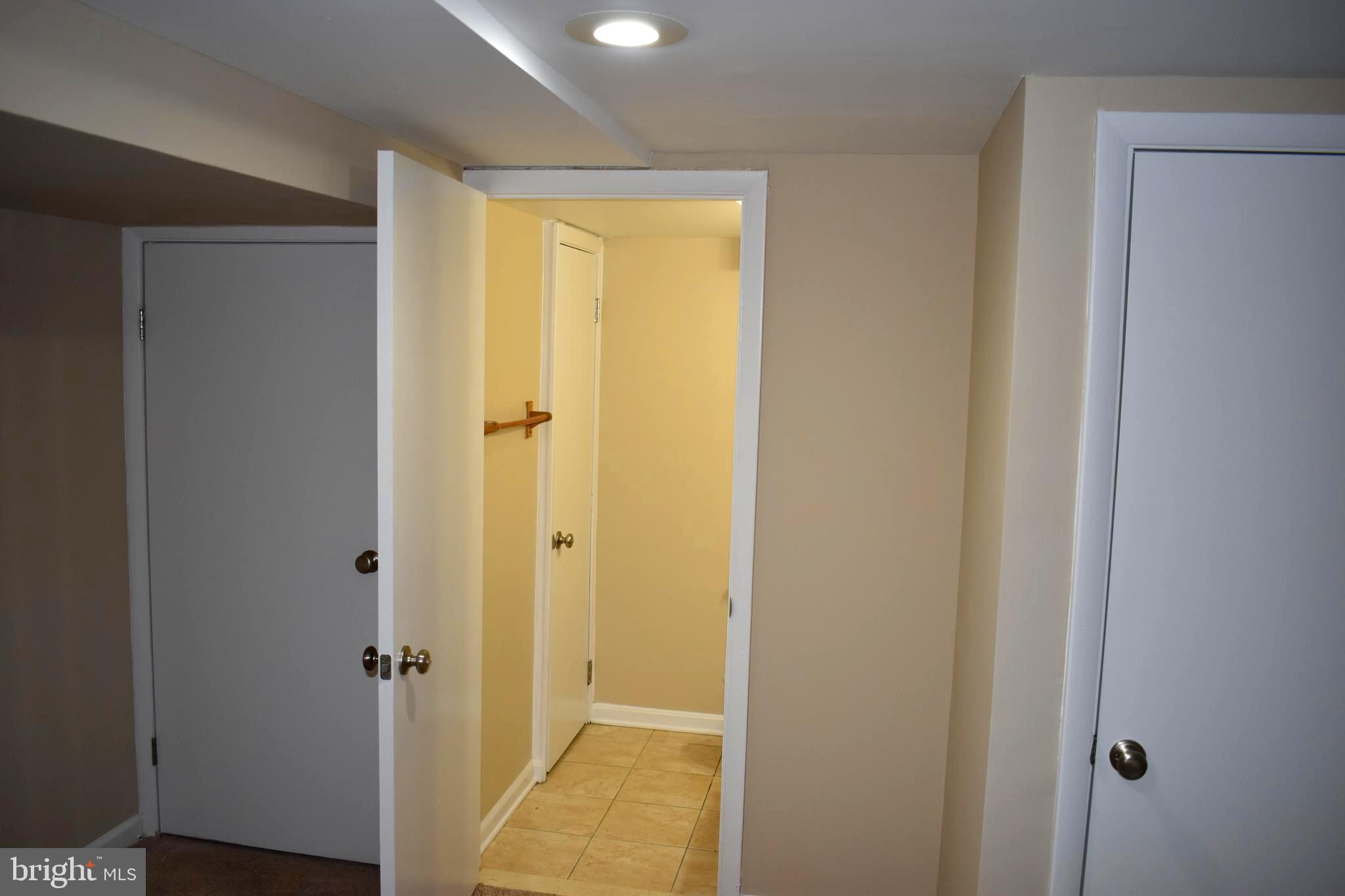 622 Markham Road Baltimore, MD 21229 - Photo 30 of 34 Half Bath