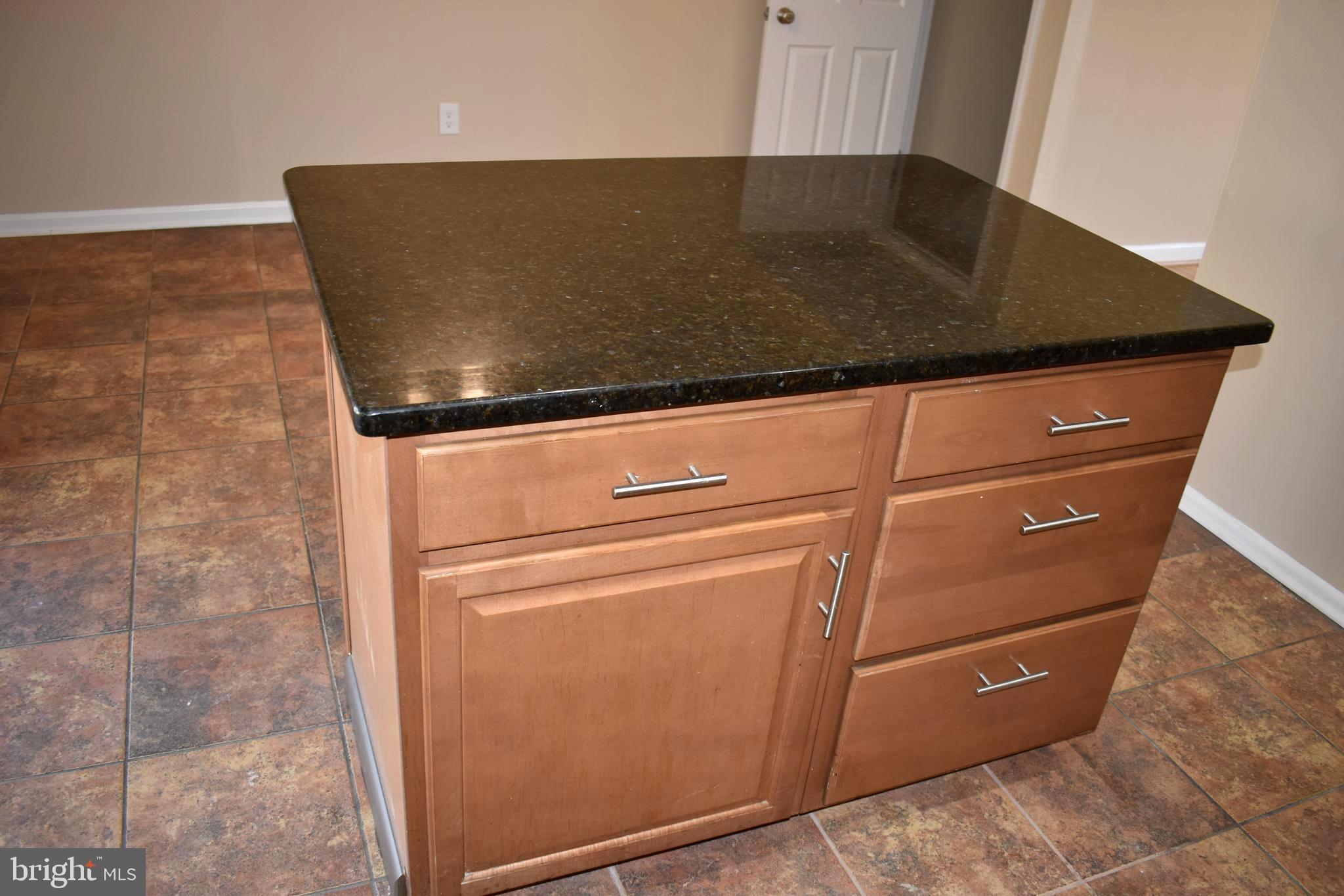 622 Markham Road Baltimore, MD 21229 - Photo 4 of 34 Extra Storage